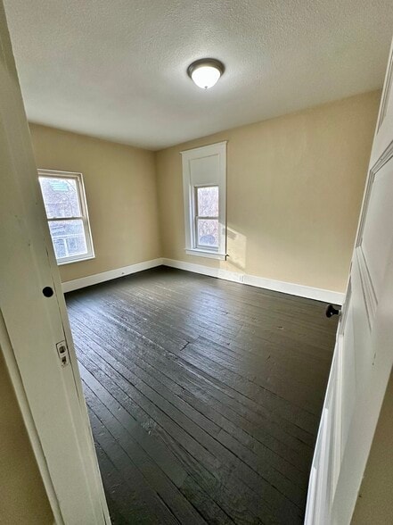 Building Photo - 735 Fountain Sq