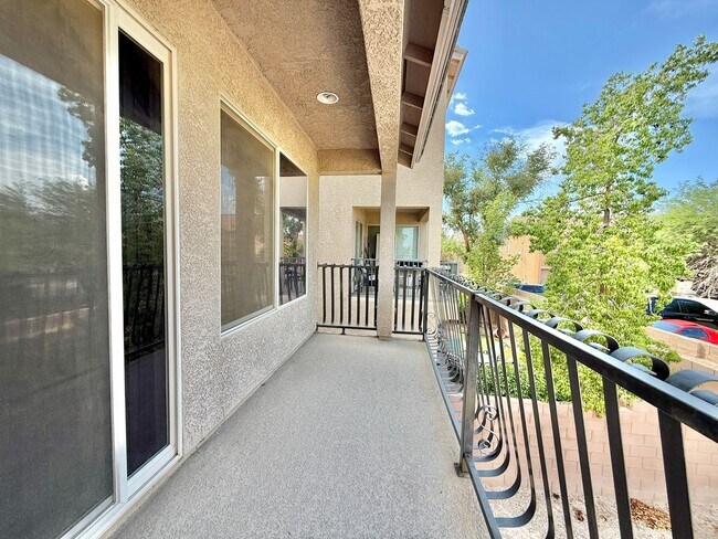 Building Photo - Charming Cul-de-Sac Home with Bonus Room & Backyard