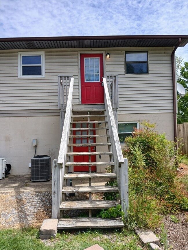 Building Photo - 777 Old Embreeville Rd