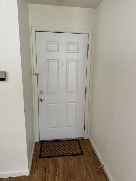 Building Photo - 926 James Ct