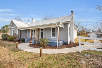 Building Photo - 801 NC-33