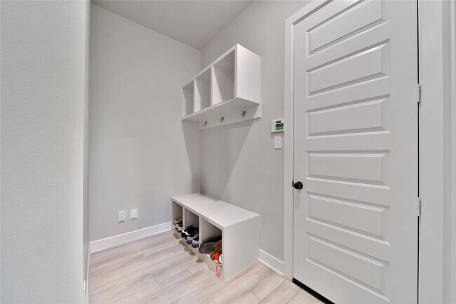 Building Photo - 332 Coldwater Creek Ct