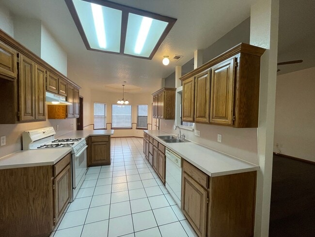 Building Photo - 621 Gyrfalcon Dr