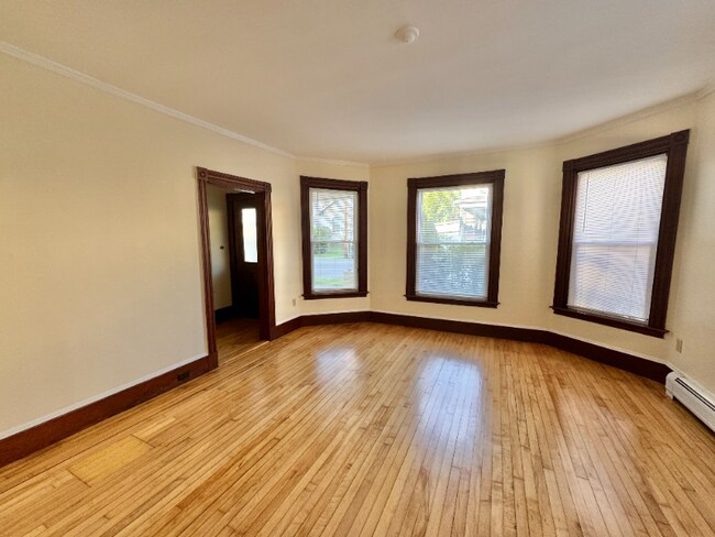 Building Photo - 66 Center St