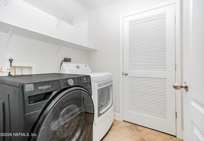 Building Photo - 577 Porta Rosa Circle