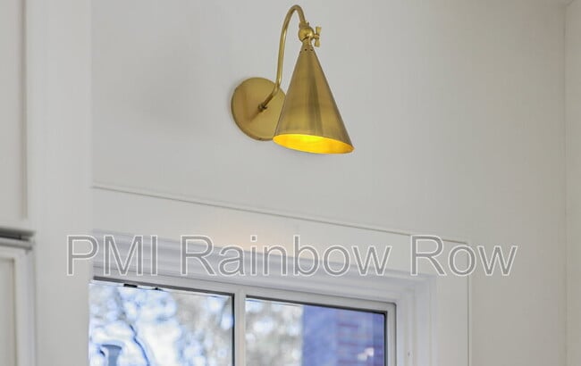 Building Photo - 755 Adluh St