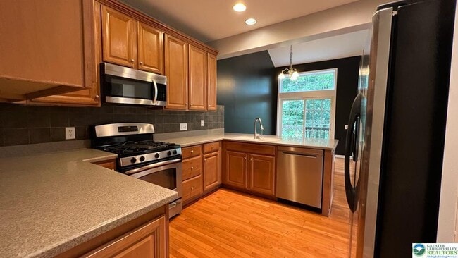 Building Photo - 1839 Majestic Dr