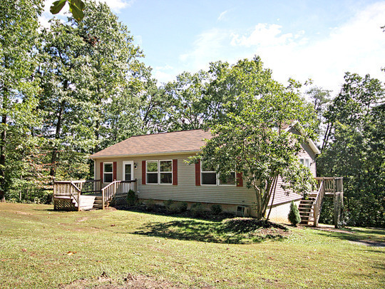 Building Photo - Pet-Friendly N.Albemarle Home on Over 2.5 ...