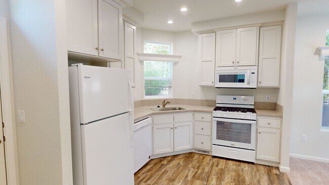 Building Photo - 4133-4133 Palm Tree Ct