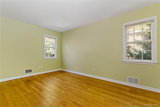 Building Photo - 46 Hemlock Dr