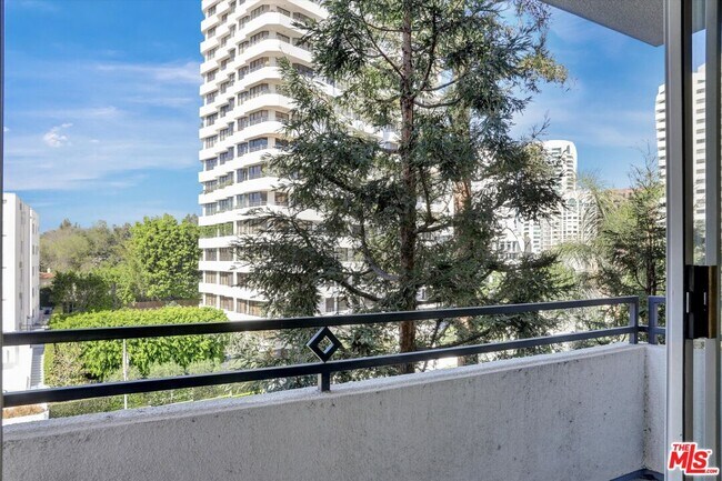 Building Photo - 10600 Wilshire Blvd