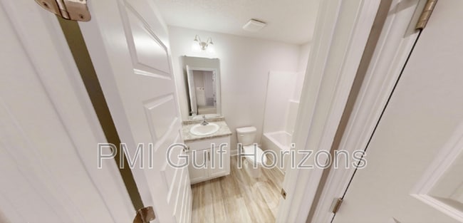 Building Photo - 710-E Giese Ln