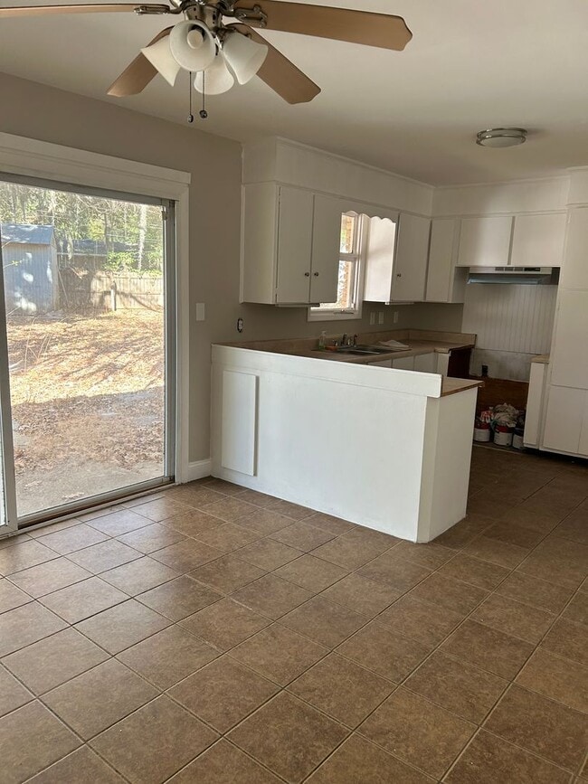 Building Photo - South side home