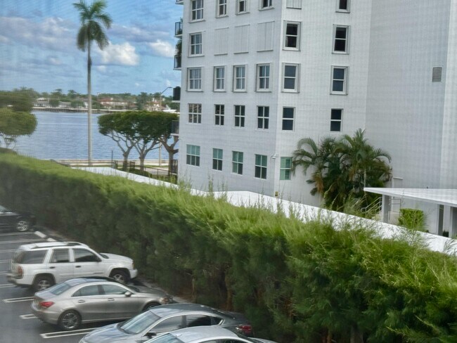 Building Photo - 1527 S Flagler Dr