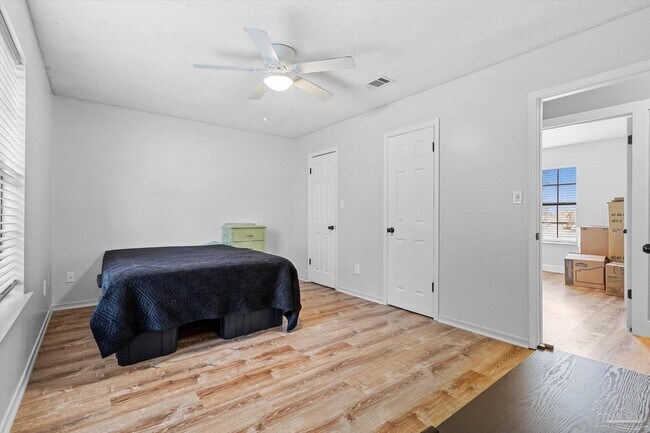 Building Photo - 10663 Silver Creek Dr