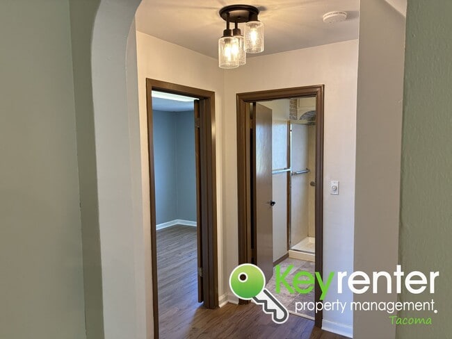 Building Photo - Gorgeous 3Bed/2Bath In the Heart of Tacoma!