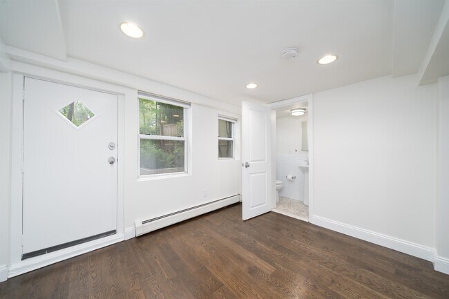 Building Photo - 232 1/2 3rd St