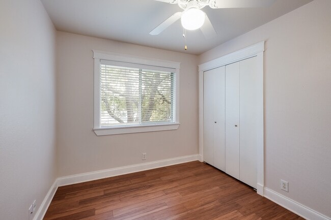 Building Photo - ***APPLICATION CURRENTLY UNDER REVIEW***Modern Elegance: 3-Bedroom Townhome with Wood Flooring, S...
