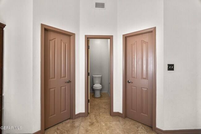 Building Photo - 695 Paseo del Mar Dr
