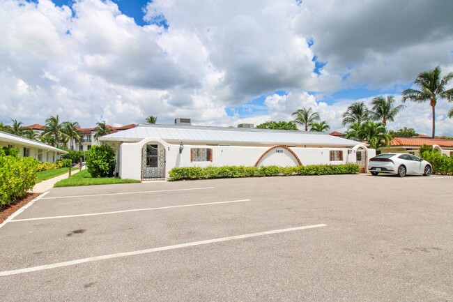 Building Photo - Unfurnished water-view with boat slip 2/2 ...