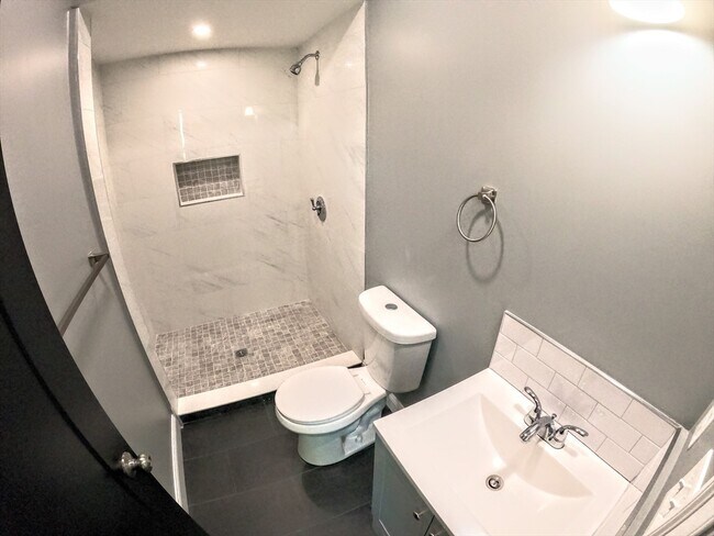 Building Photo - 2 Sunnyside St