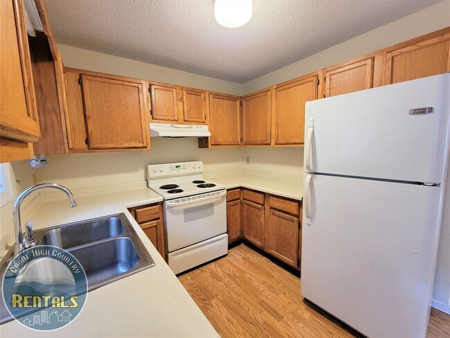 Building Photo - 323 Mountain Aire Ln