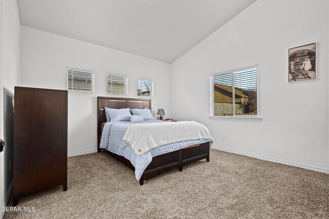 Building Photo - 3768 Loma Adriana