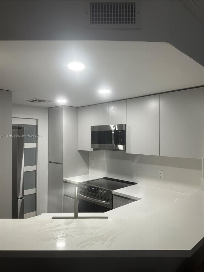 Building Photo - 10171 SW 154th Cir Ct