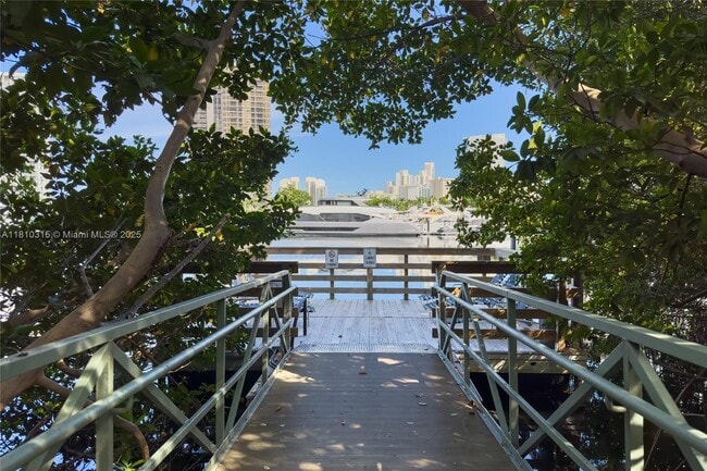 Building Photo - 19901 E Country Club Dr