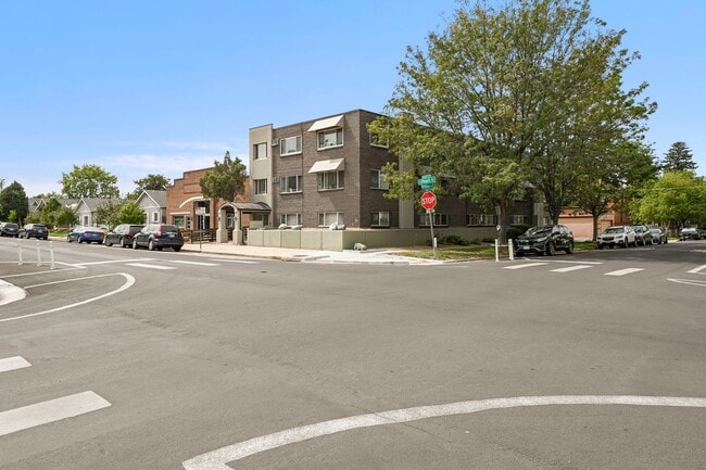 Building Photo - 909 S Pearl St