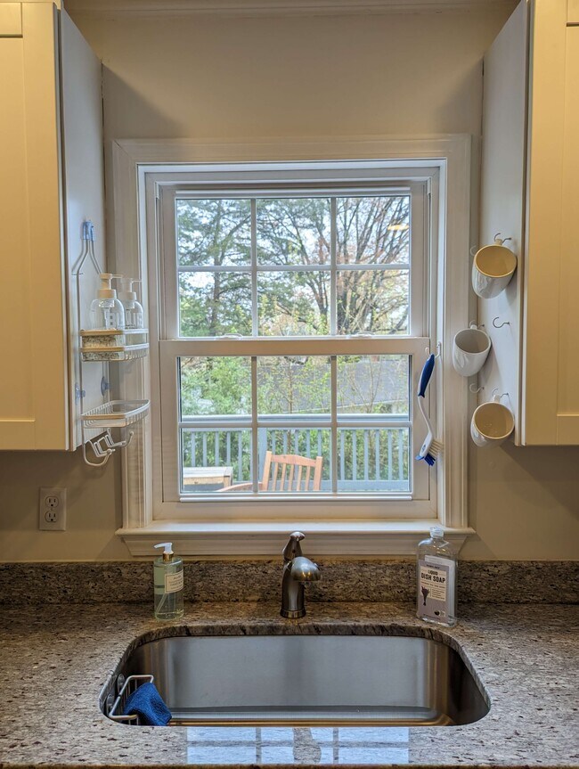 Building Photo - 1805 Bennett St