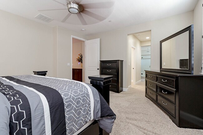 Building Photo - 582 Pasture Ave