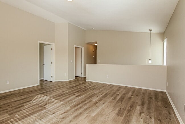 Building Photo - 14837 W Columbine Dr