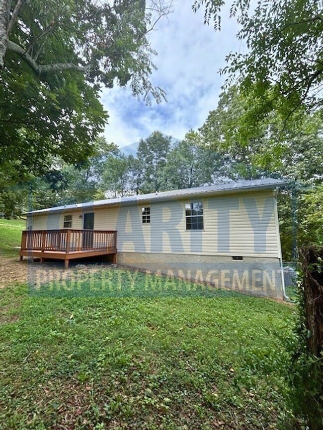 Building Photo - Newly renovated 3 bedroom, 2 bath ranch home!
