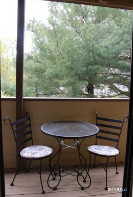 Building Photo - 8 Oakwood Ave