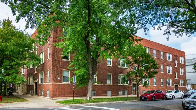 Building Photo - 3103 N Racine Ave