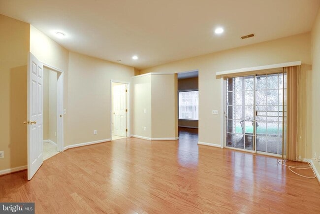 Building Photo - 4609 Fair Valley Dr