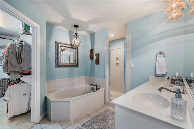 Building Photo - Beautiful 3 Bed, 2 Bath in Castlegate