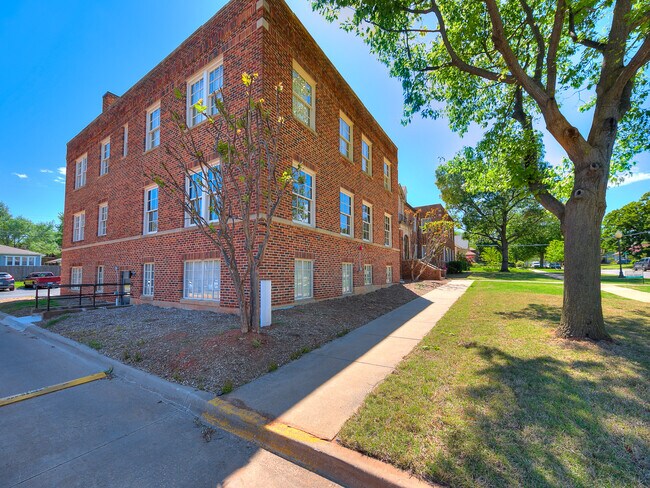Building Photo - 620 NW 21st St