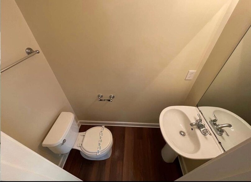 Building Photo - 974 Ramsgate Dr SW