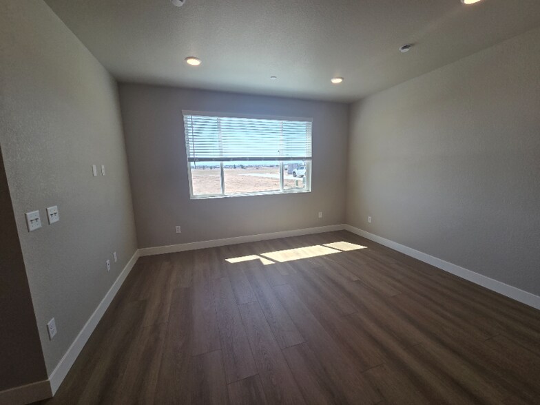 Building Photo - 4828 River Roads Dr