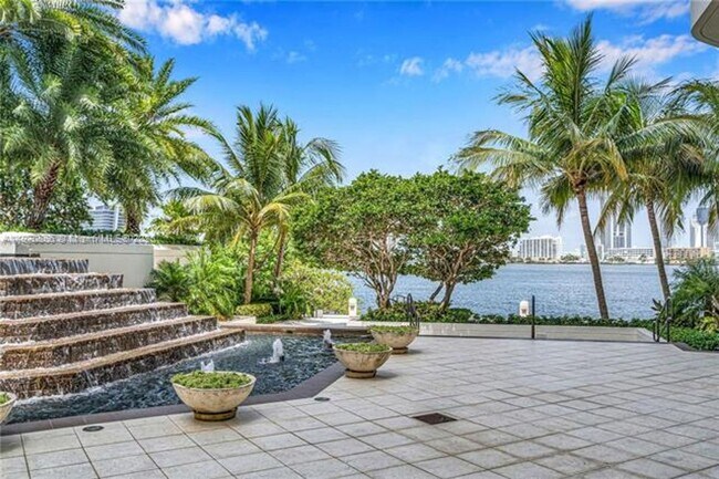 Building Photo - 2800 Island Blvd