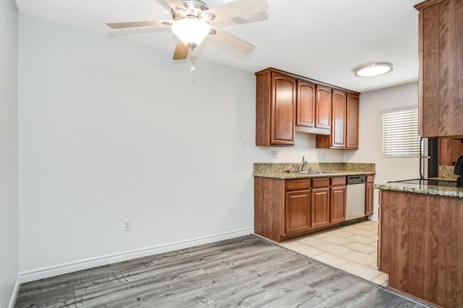 Building Photo - 1 bedroom 1bathroom condo in Normal Heights!