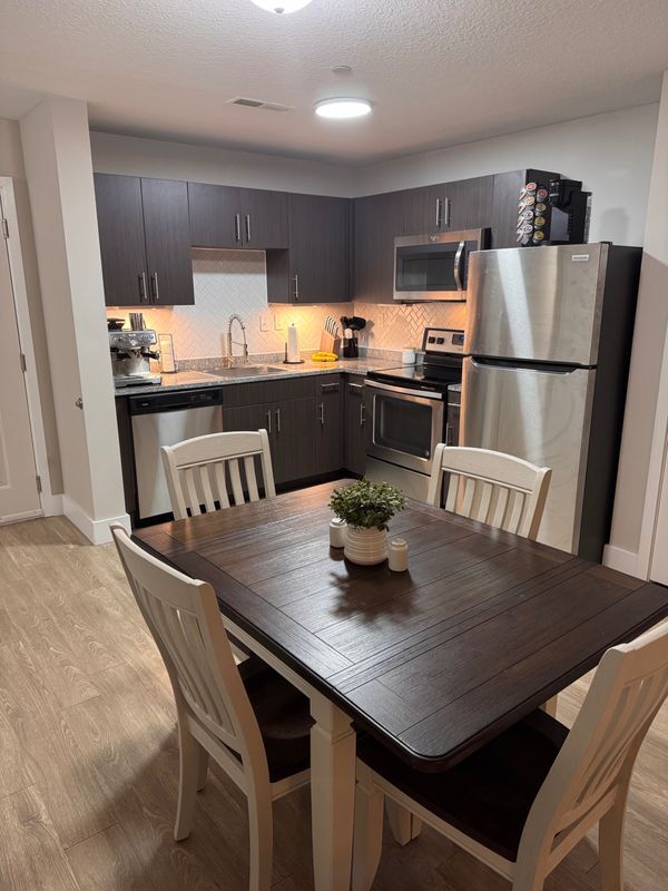 Building Photo - 680 6th Ave NE