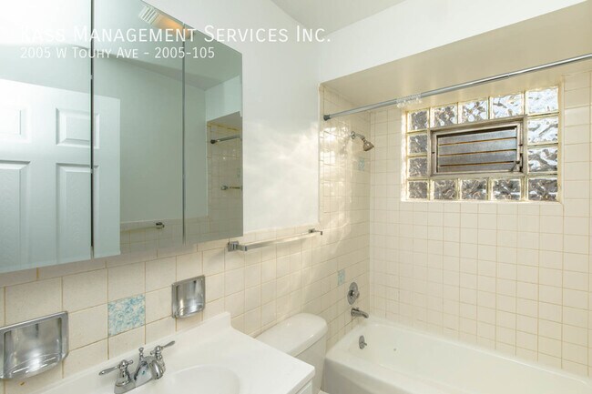 Building Photo - 2005 W Touhy Ave