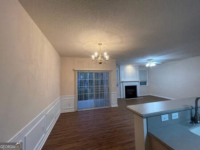 Building Photo - 124 Cottesford Dr SW