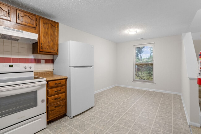 Building Photo - 2401 Greenwood Dr