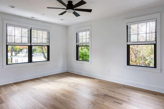 Building Photo - 20 E Redman Ave