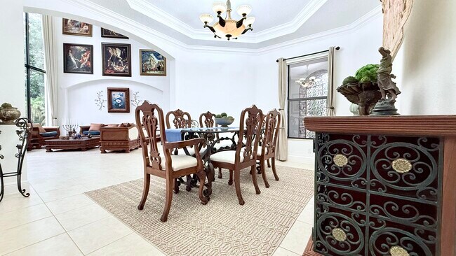 Building Photo - 10703 Versailles Blvd