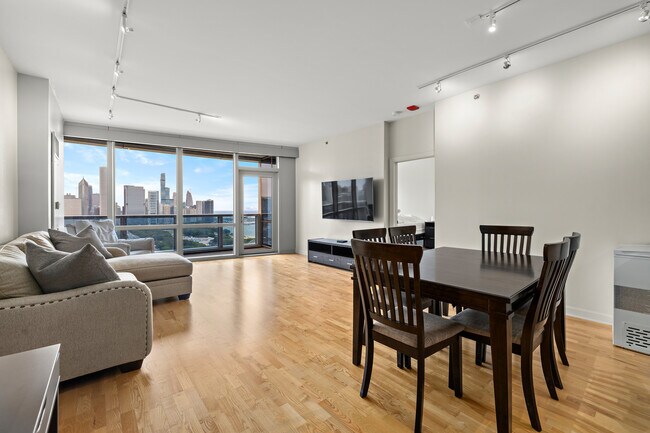 Building Photo - 1211 S Prairie Ave